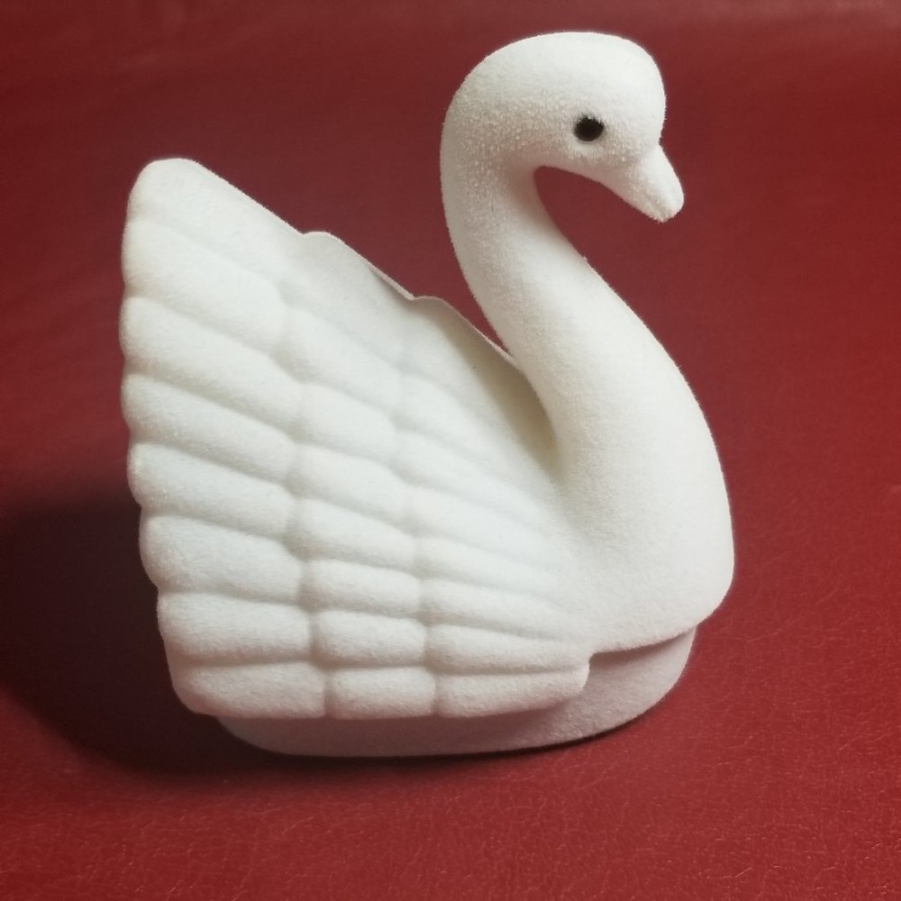 Black Swan Ring Box - Picture 8 of 9